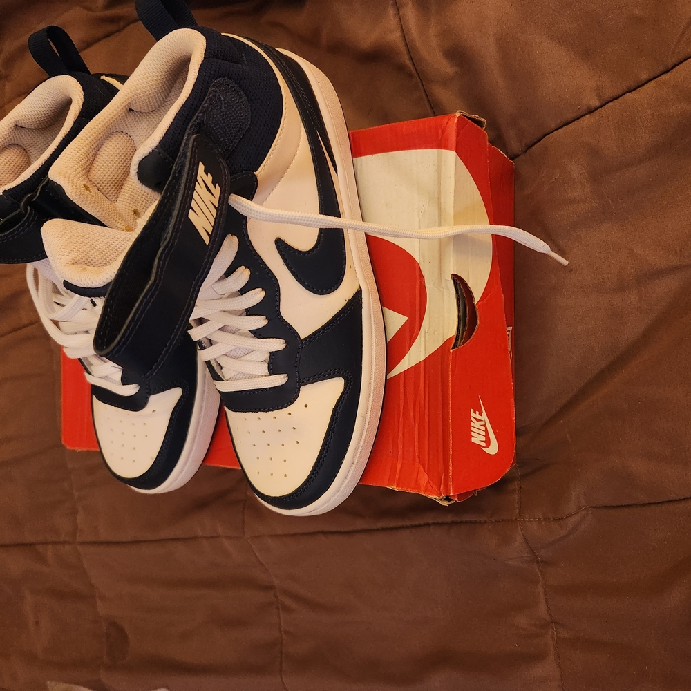 Nike Big Kids' Navy Blue and White Sneakers